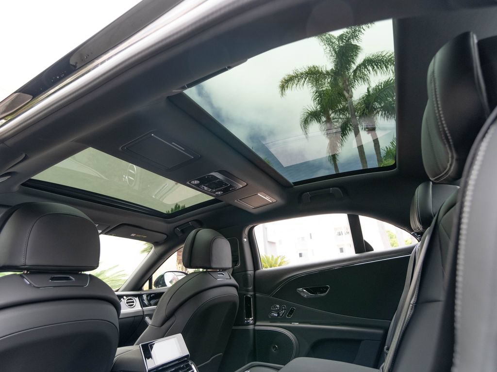 Used 2024 Bentley Flying Spur V8 AWD/4WD image 27