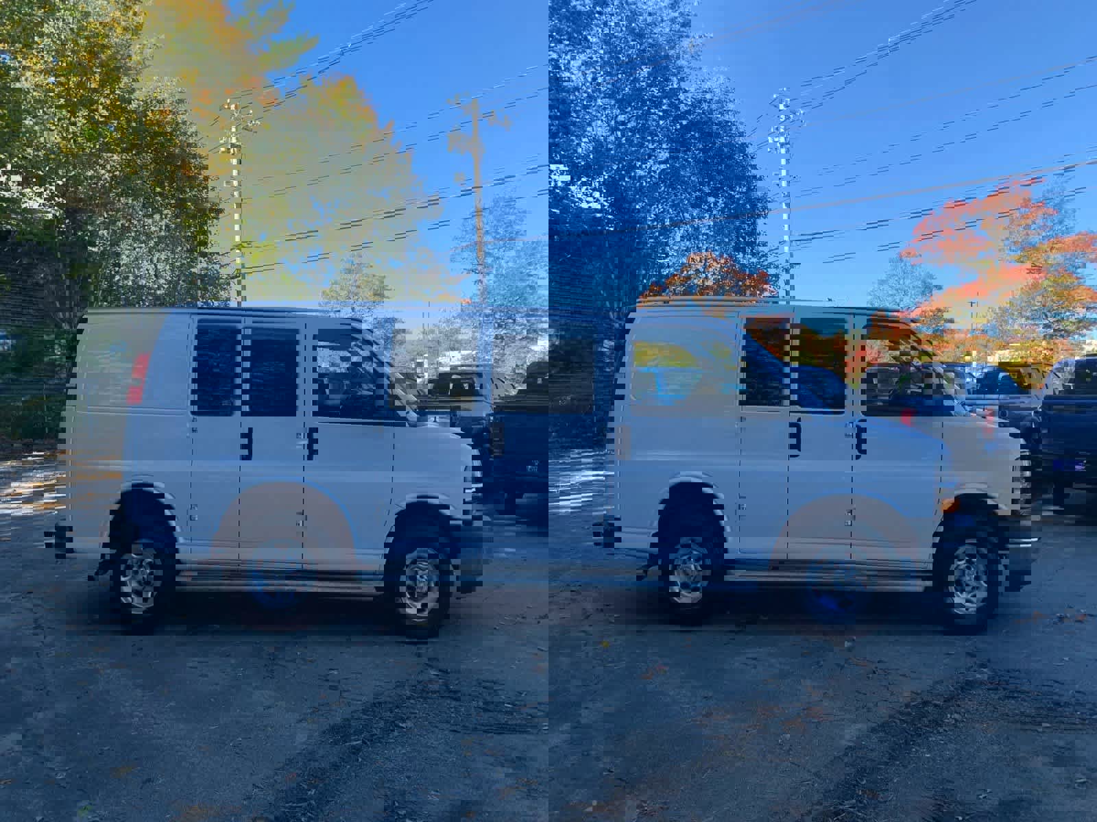 Certified 2024 Chevrolet Express 2500 w/ Driver Convenience Package image 7