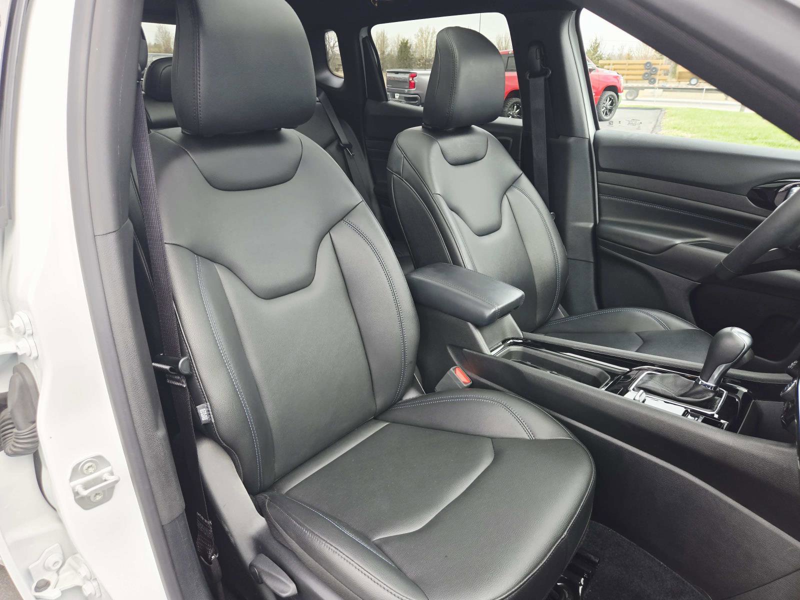 Used 2025 Jeep Compass Limited w/ High Altitude Package image 17