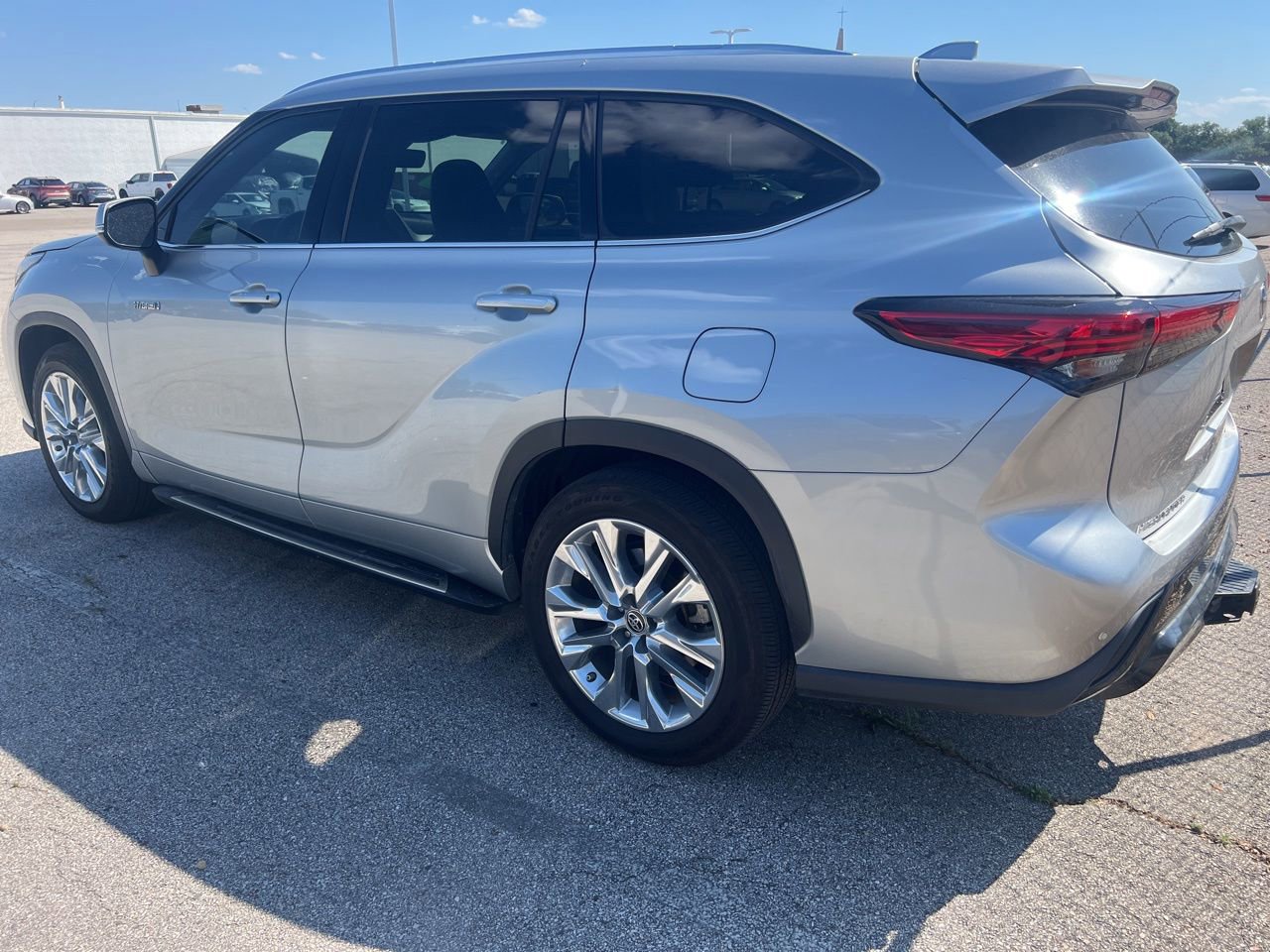 Used 2020 Toyota Highlander Limited FWD image 5