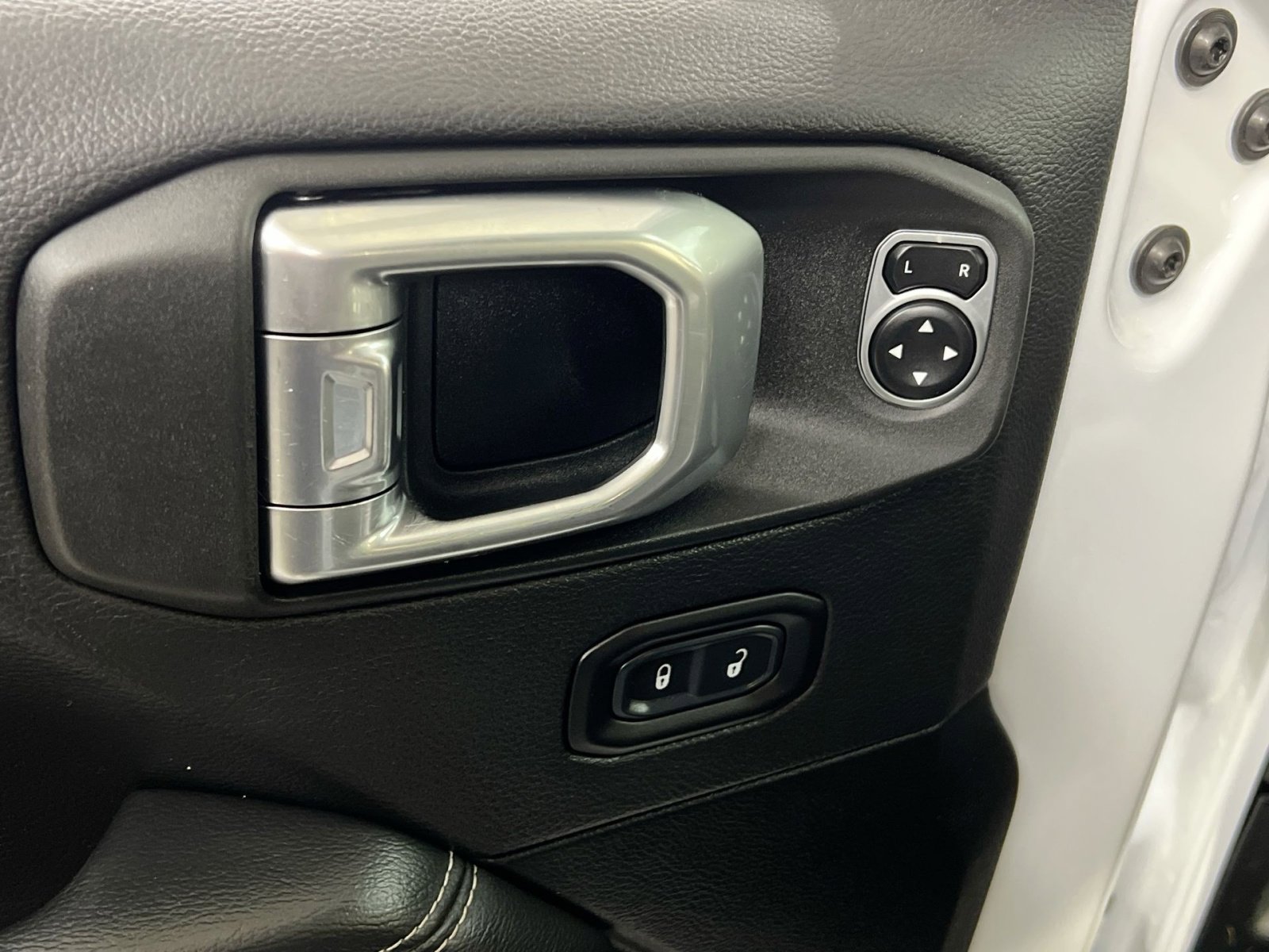 Used 2020 Jeep Wrangler Unlimited Sahara image 18