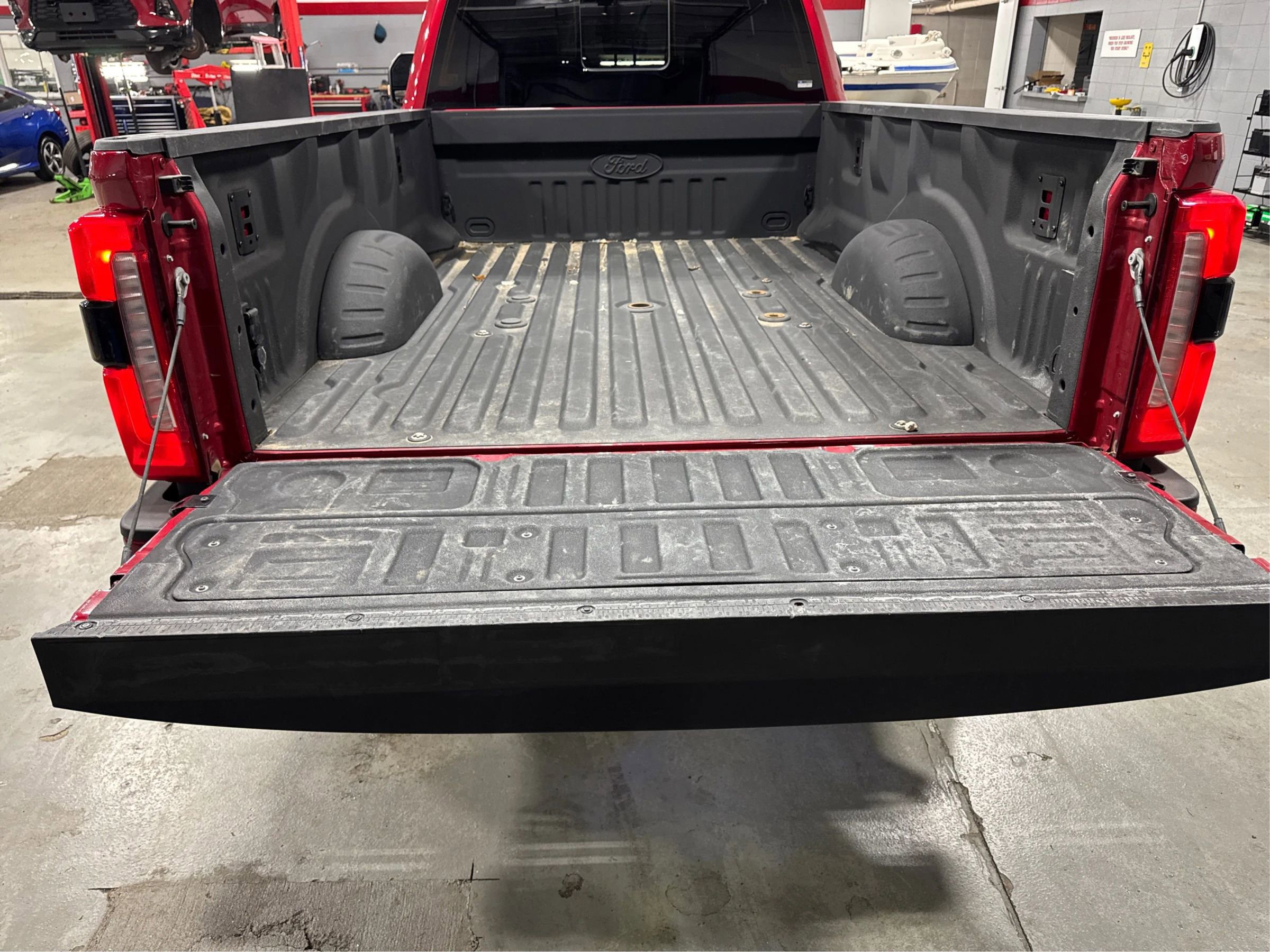 Used 2022 Ford F350 Lariat w/ Black Appearance Package image 12