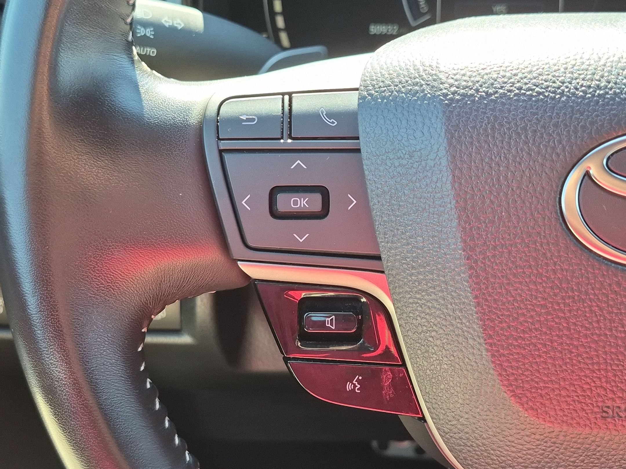 Used 2025 Toyota Camry SE FWD image 19