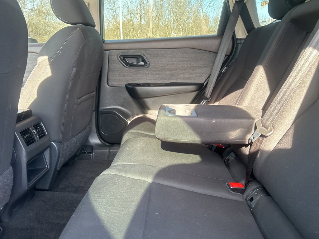 Used 2023 Nissan Rogue S image 24