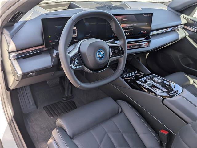 Used 2025 BMW i5 eDrive40i w/ Premium Package RWD image 10