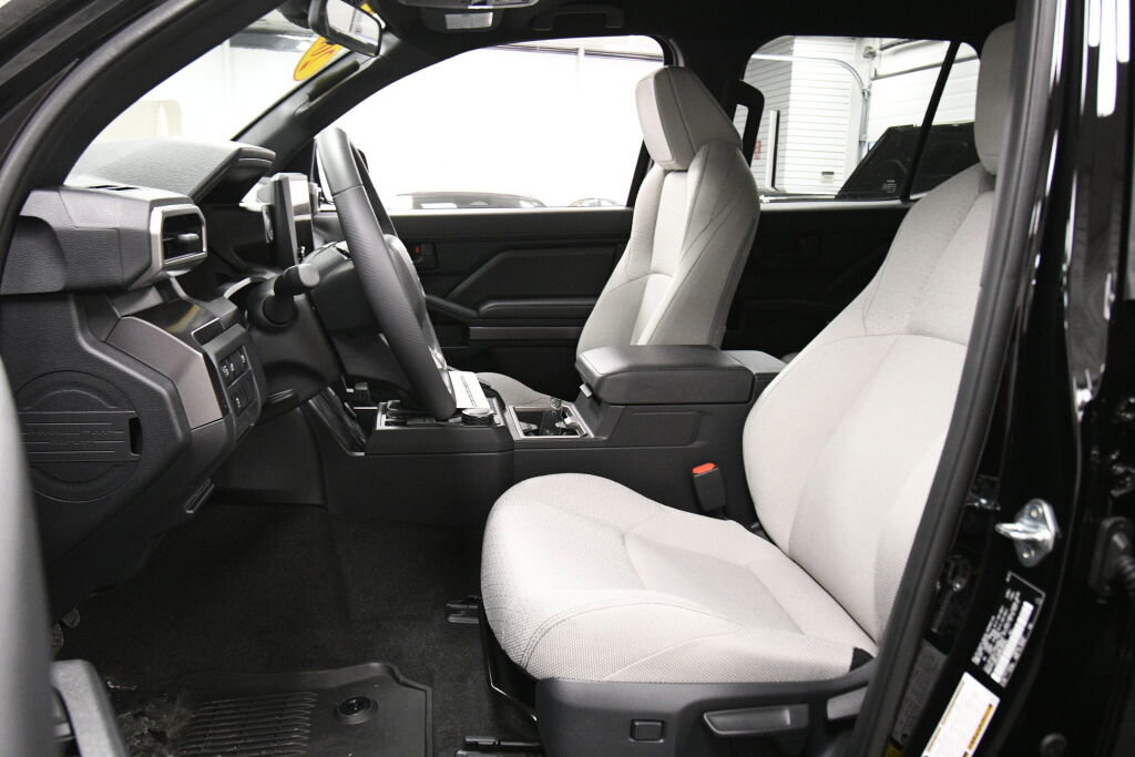 Used 2025 Toyota 4Runner SR5 image 9