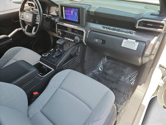 Certified 2025 Toyota Tacoma SR5 AWD/4WD image 27