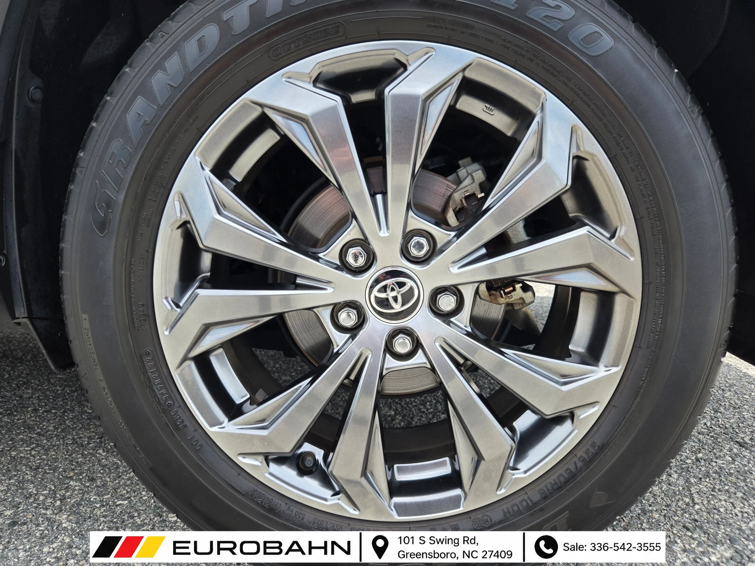 Used 2022 Toyota RAV4 XLE Premium AWD/4WD image 35