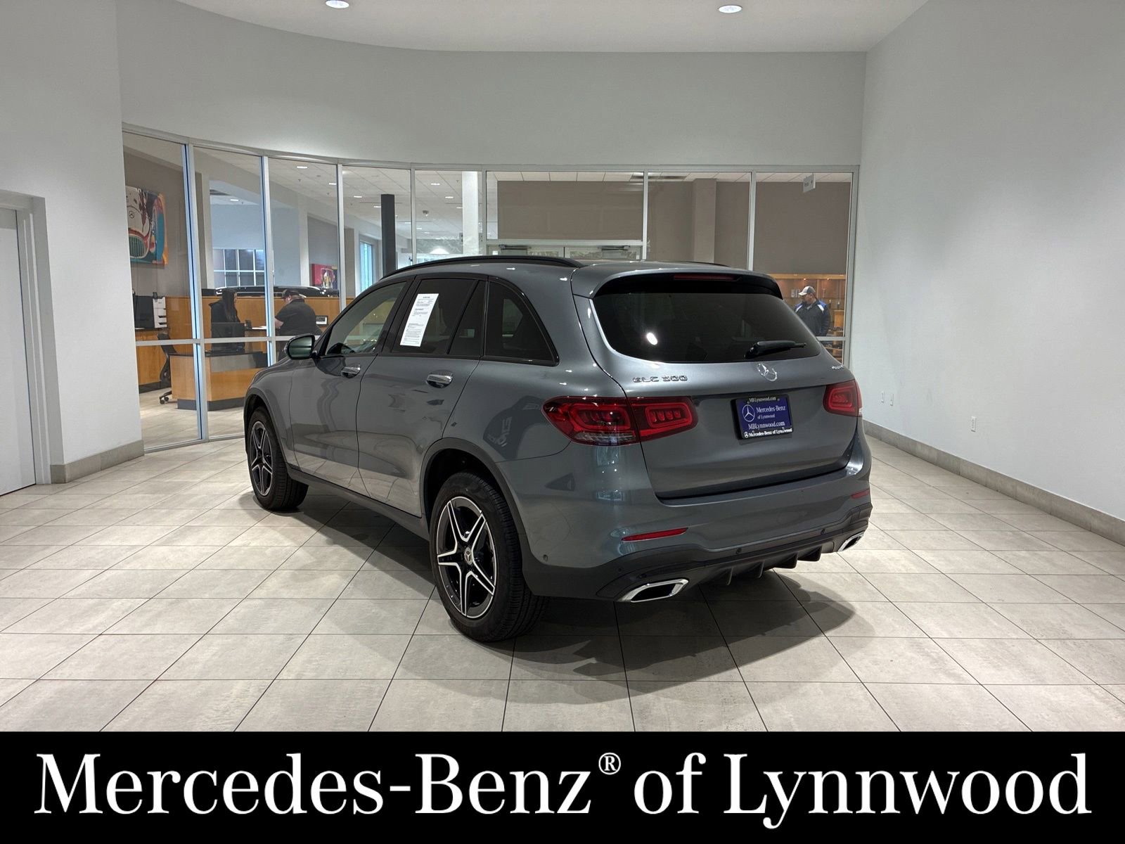 Used 2021 Mercedes-Benz GLC 300 4MATIC image 2