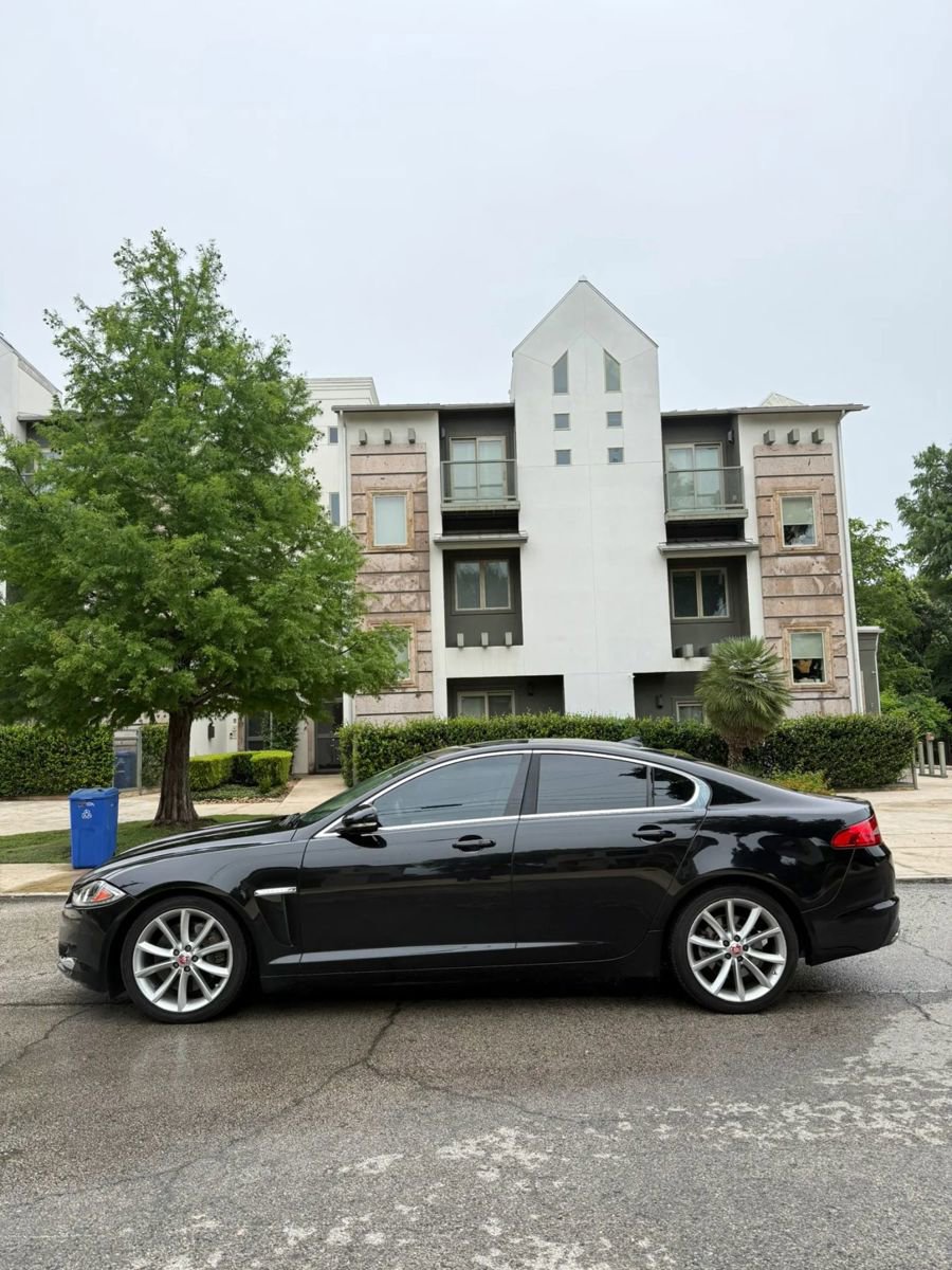 Used 2015 Jaguar XF Sport RWD image 4