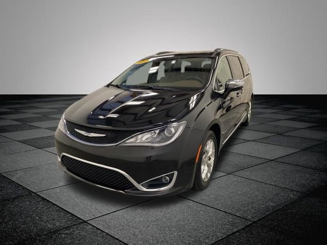 Used 2017 Chrysler Pacifica Limited w/ UConnect Theater Package FWD image 3