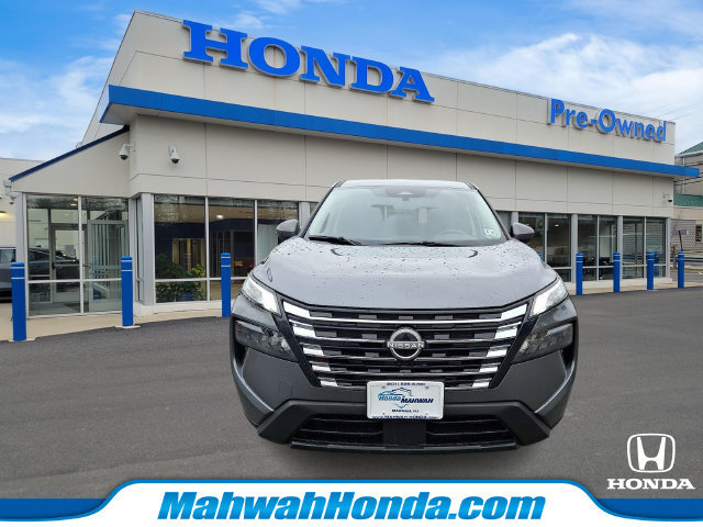 Used 2025 Nissan Rogue SV AWD/4WD image 2