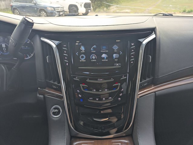Used 2017 Cadillac Escalade Luxury RWD image 11