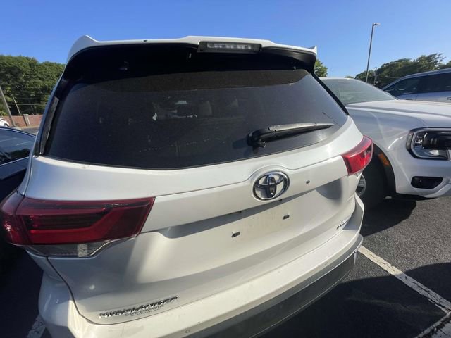 Used 2018 Toyota Highlander Limited FWD image 12