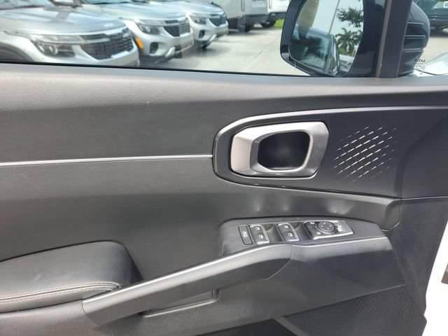 Certified 2023 Kia Sorento S FWD image 17