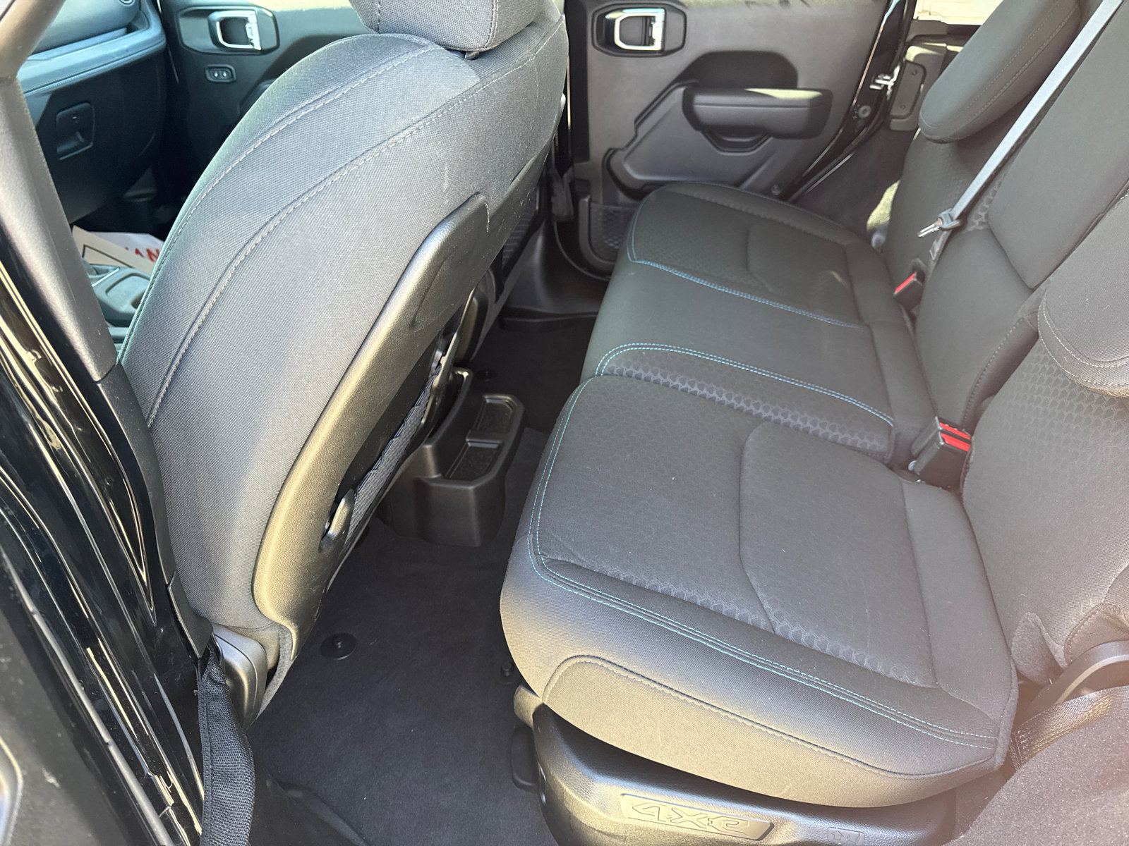 Used 2025 Jeep Wrangler Unlimited Rubicon 4xe w/ Convenience Group AWD/4WD image 20