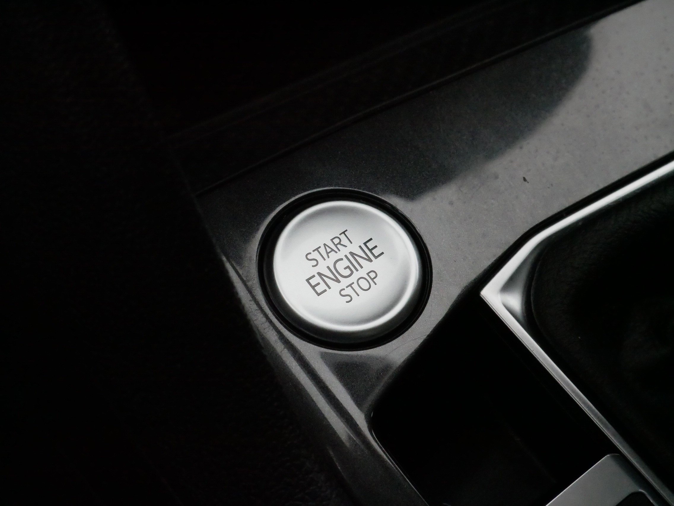 Certified 2024 Volkswagen Tiguan SE image 28