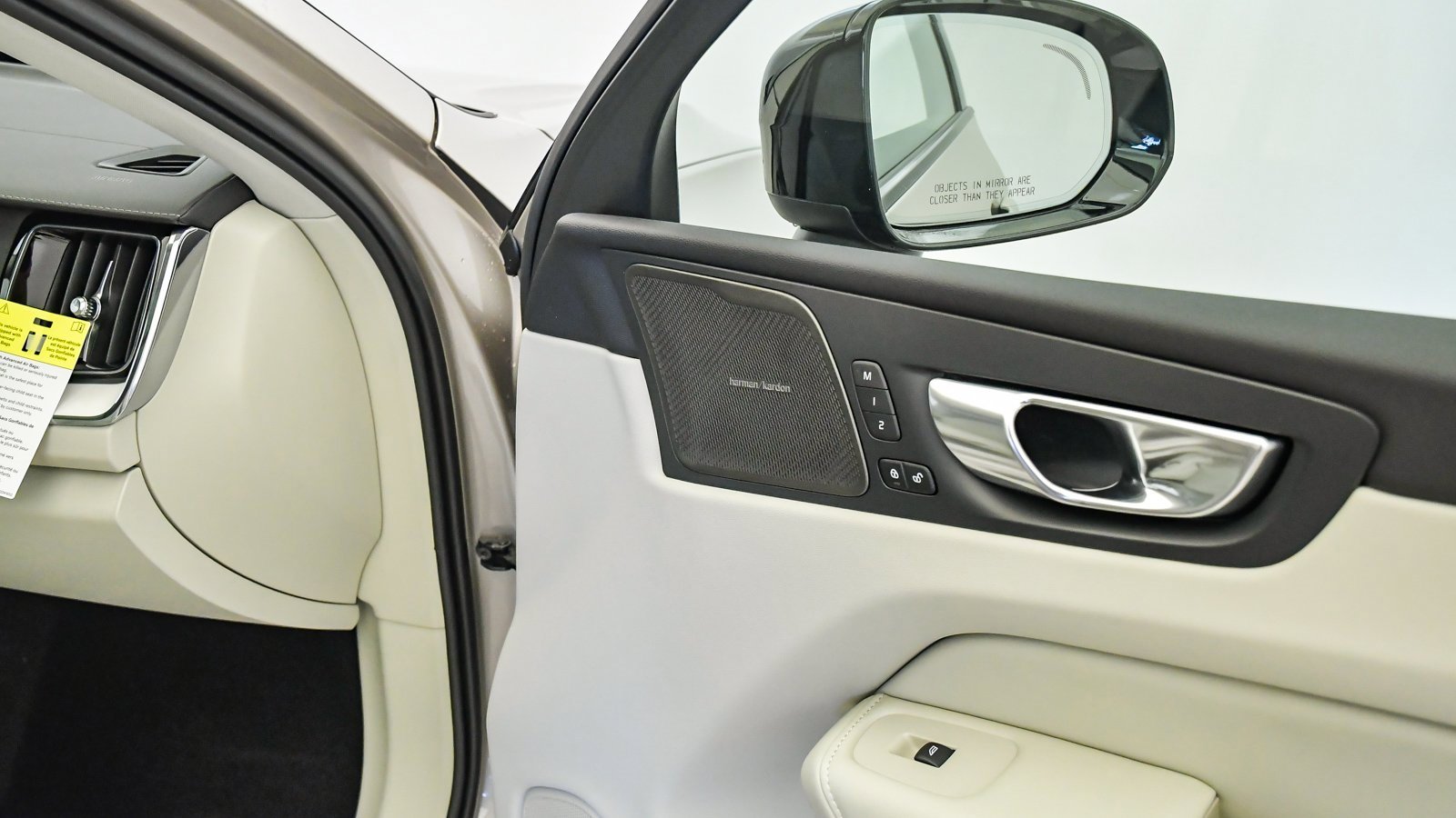 New 2026 Volvo XC60 B5 Ultra w/ Protection Package Premier image 19