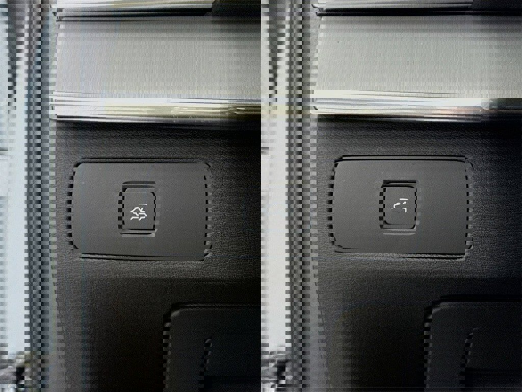 Certified 2024 Volvo XC90 B5 Core w/ Protection Package Premier image 10