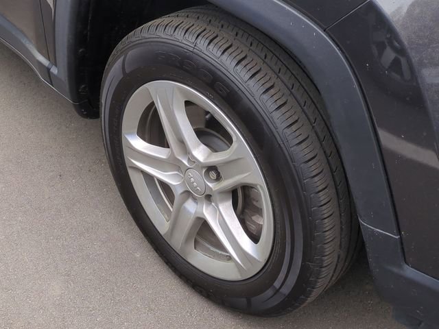 Used 2024 Jeep Compass Latitude image 4