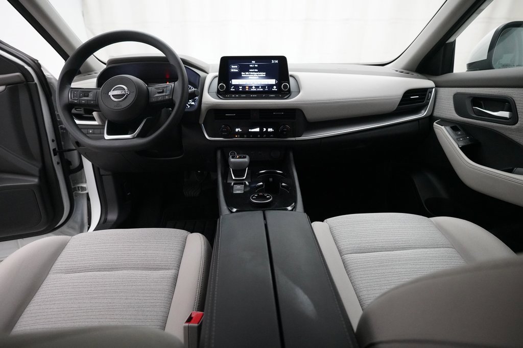 Used 2023 Nissan Rogue SV image 5