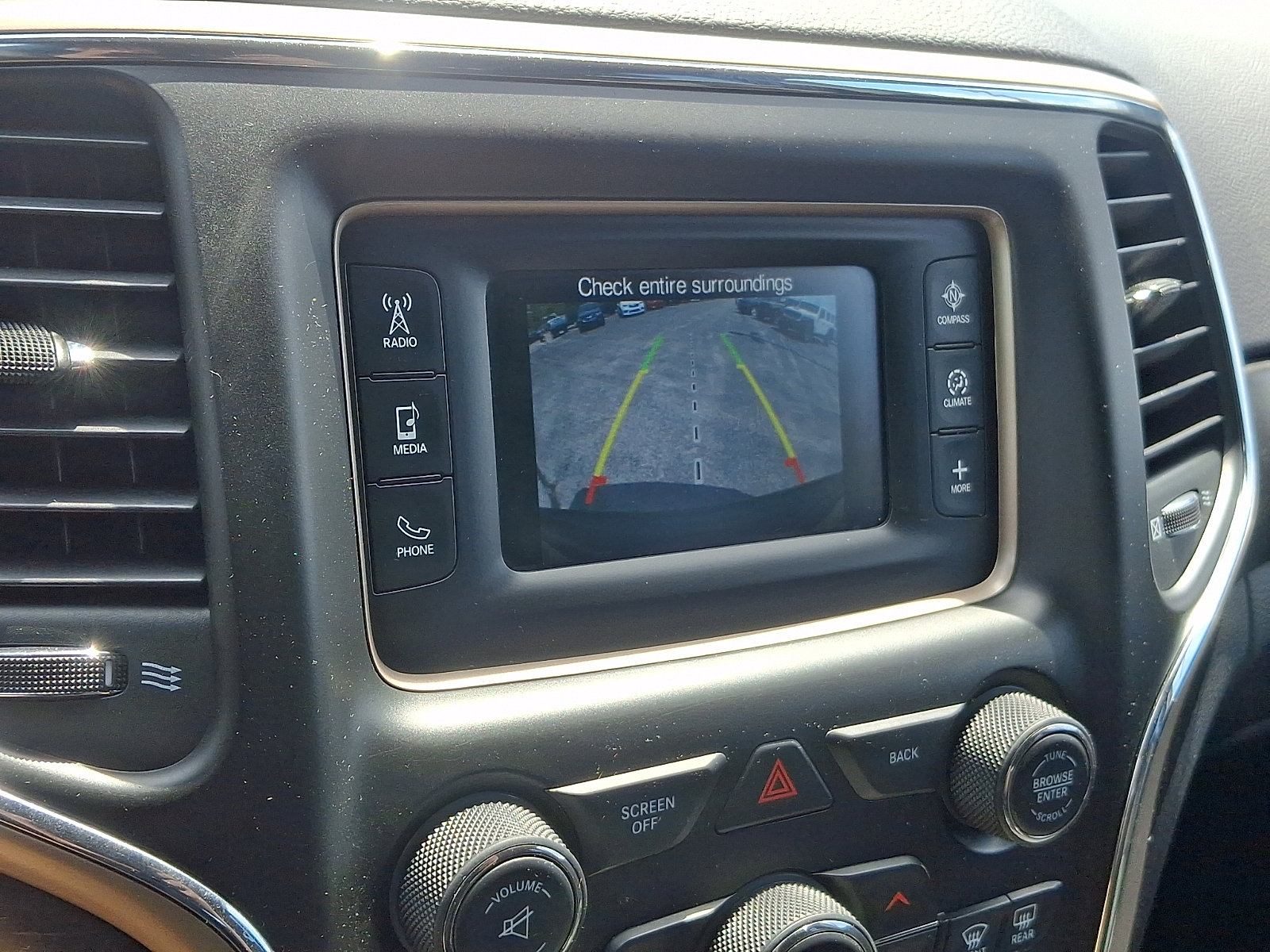 Used 2017 Jeep Grand Cherokee Laredo AWD/4WD image 18