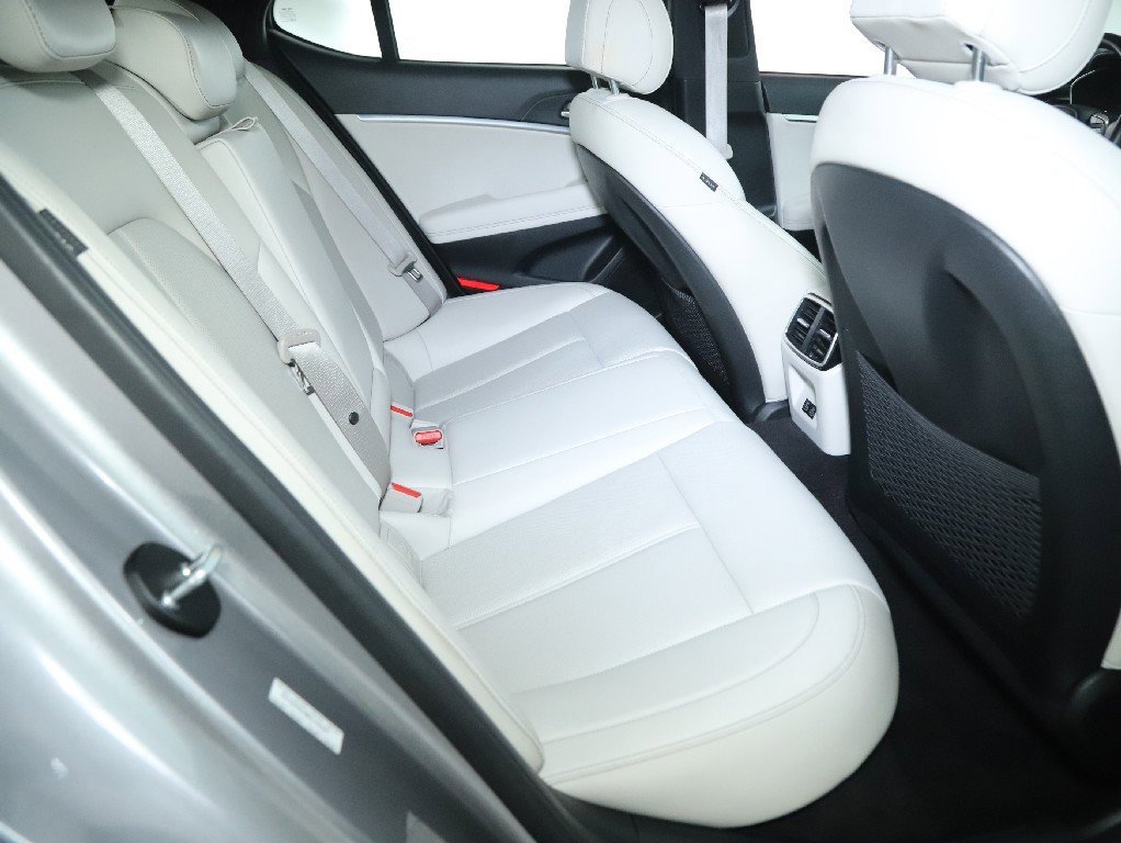 Used 2024 Genesis G70 2.5T image 33