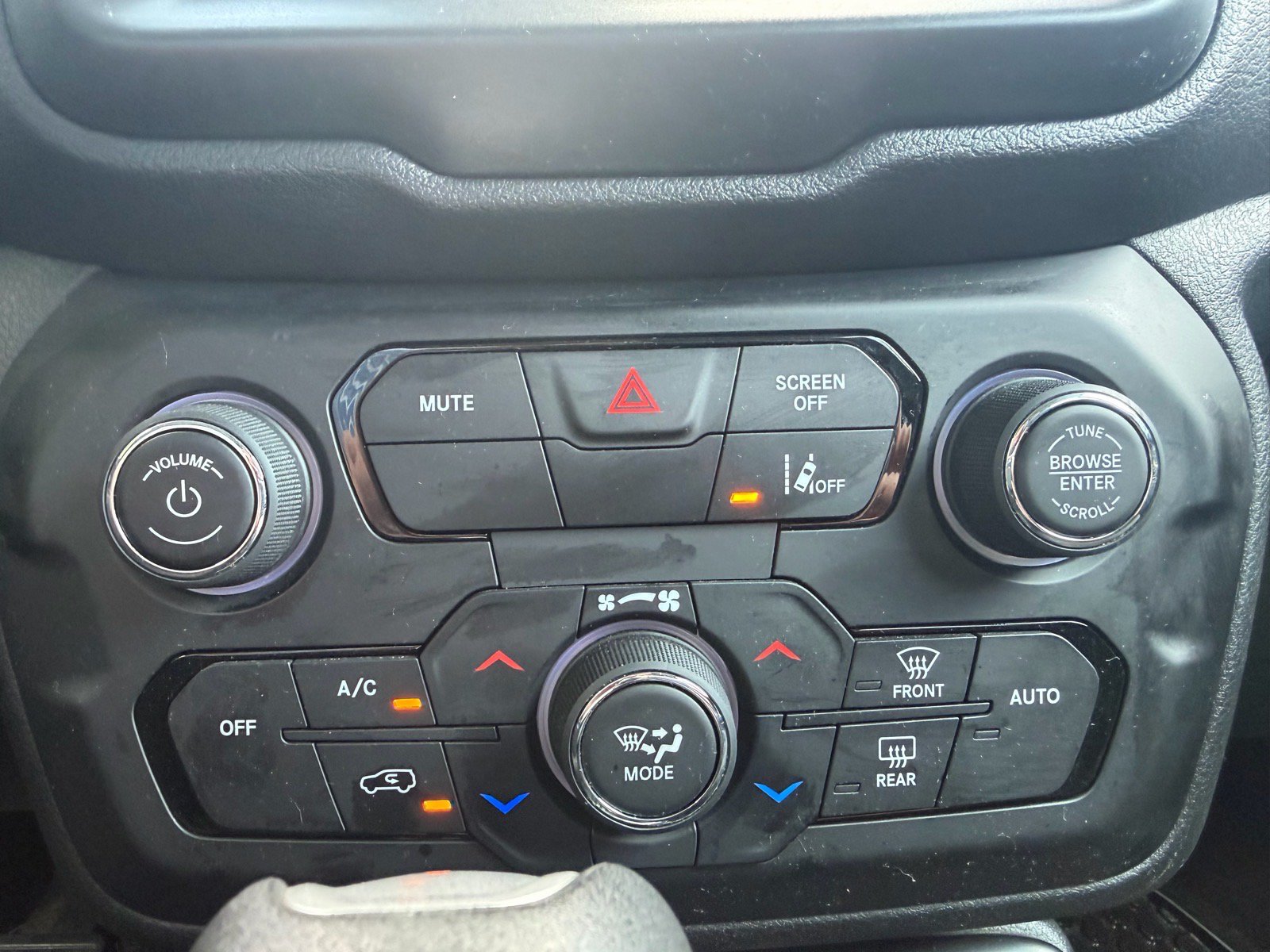 Used 2022 Jeep Renegade Latitude AWD/4WD image 41