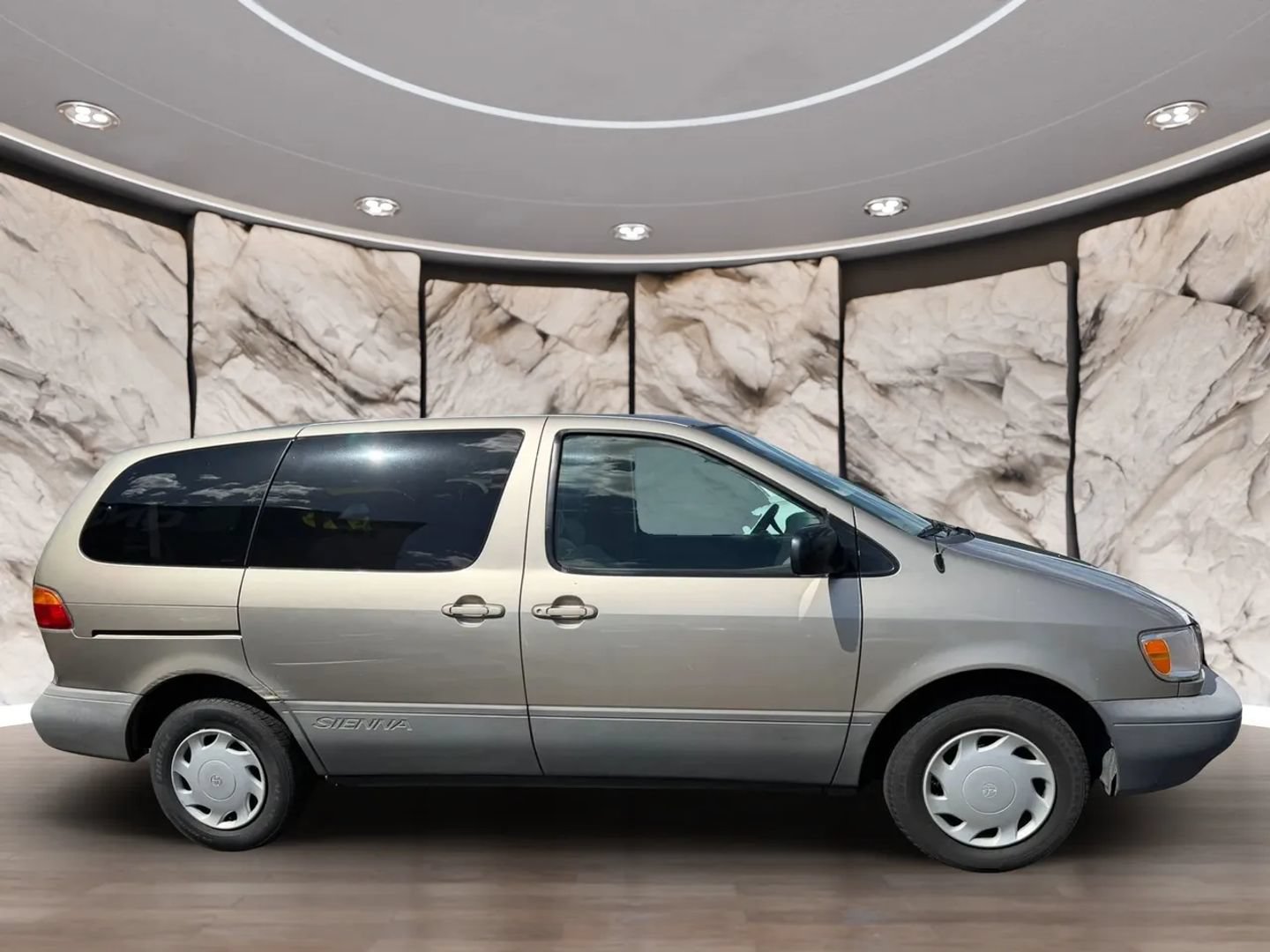 Used 2000 Toyota Sienna CE w/ CE Extra Value Pkg FWD image 4