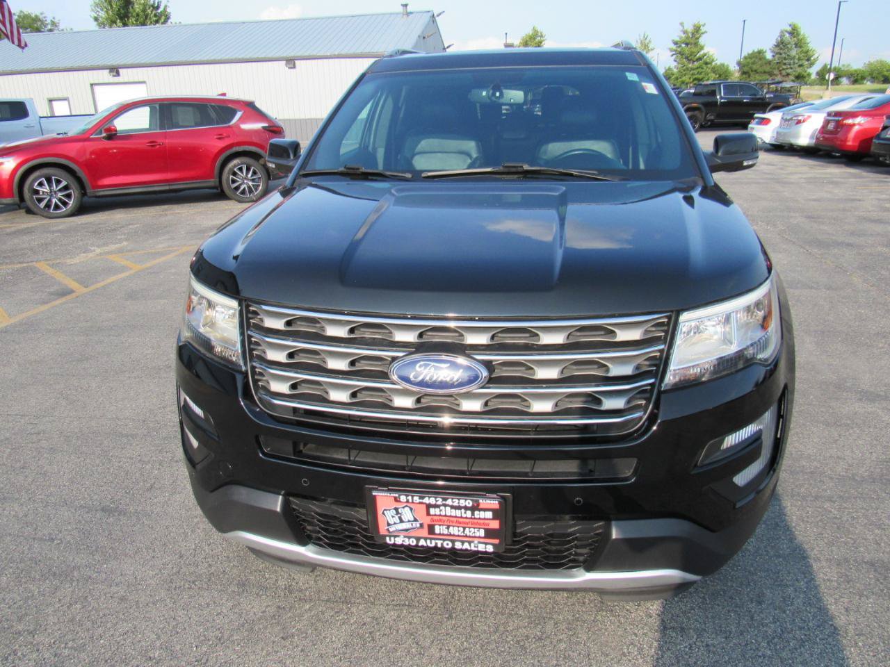 Used 2017 Ford Explorer XLT w/ Equipment Group 202A AWD/4WD image 9