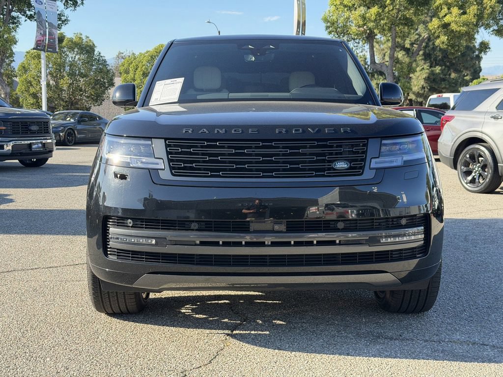 Used 2025 Land Rover Range Rover SE AWD/4WD image 2