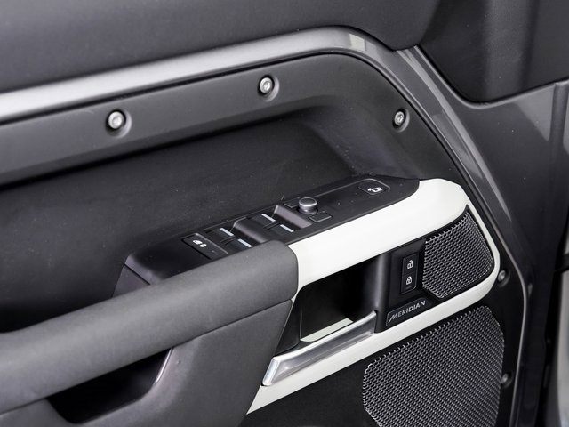 Used 2020 Land Rover Defender 110 S image 8
