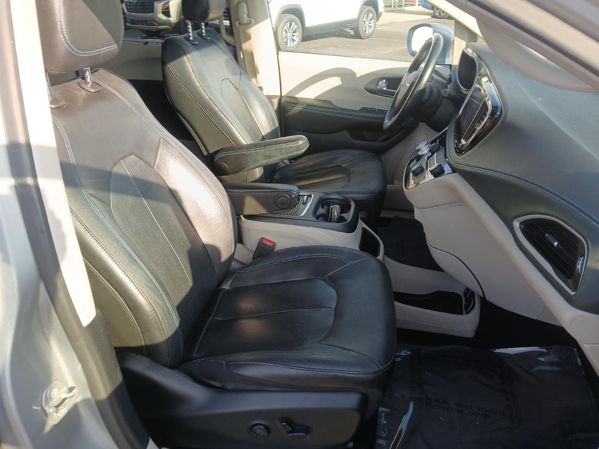 Used 2021 Chrysler Pacifica Touring-L w/ Premium & Safety Sphere Group FWD image 25