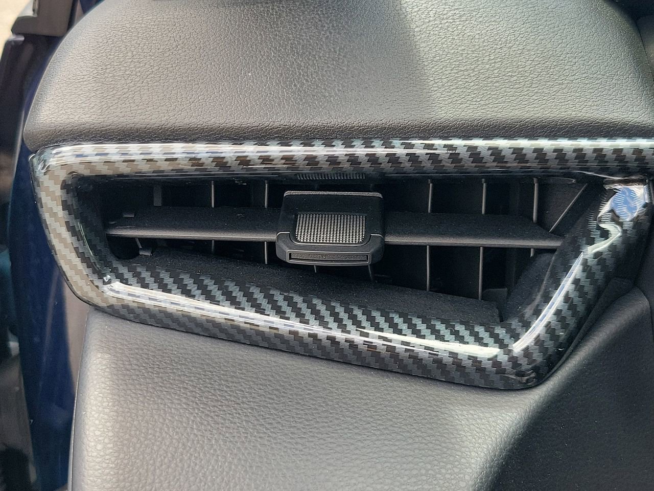 Used 2025 Toyota Corolla LE FWD image 31