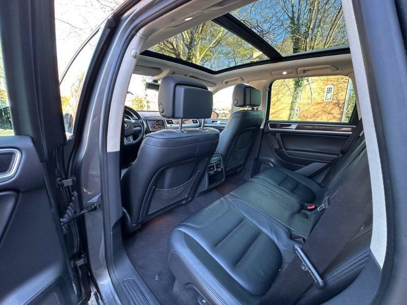 Used 2015 Volkswagen Touareg VR6 AWD/4WD image 18