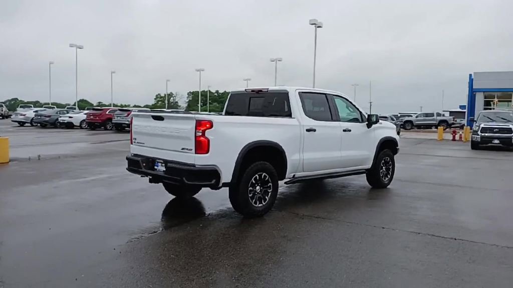 Used 2022 Chevrolet Silverado 1500 ZR2 w/ Technology Package AWD/4WD image 8