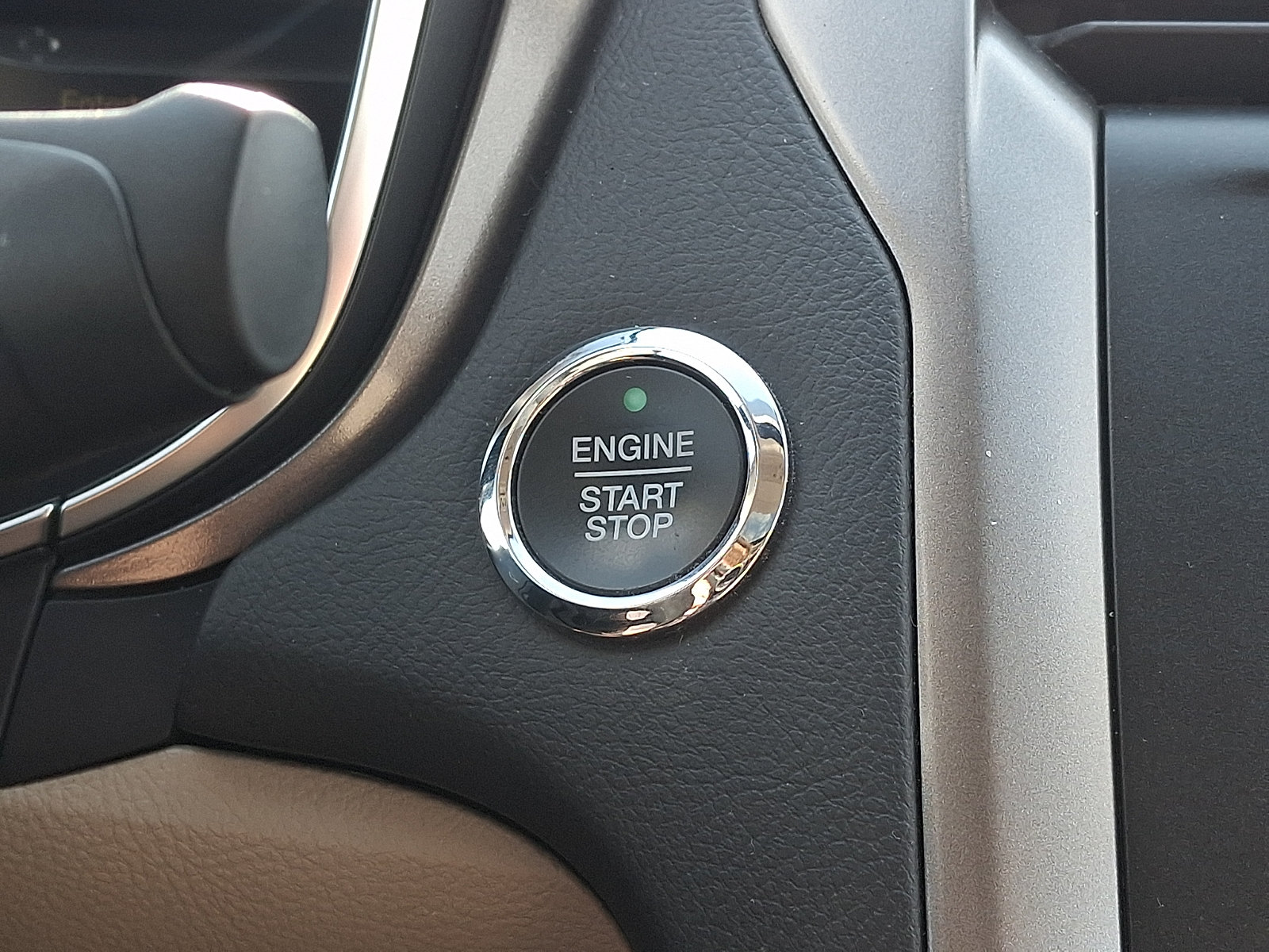 Certified 2018 Ford Fusion SE w/ Fusion SE Technology Package FWD image 29