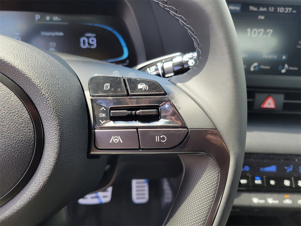 Used 2025 Hyundai Elantra Sport image 13