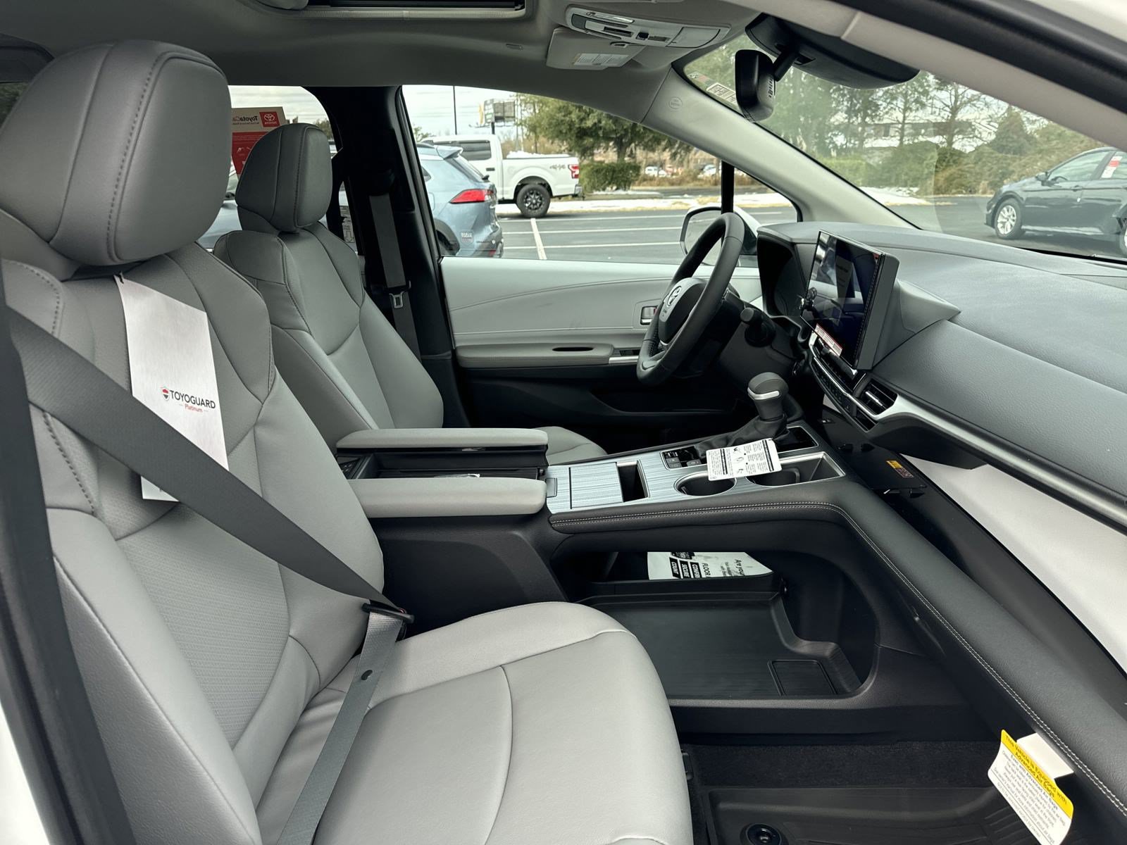 New 2025 Toyota Sienna XLE FWD image 34