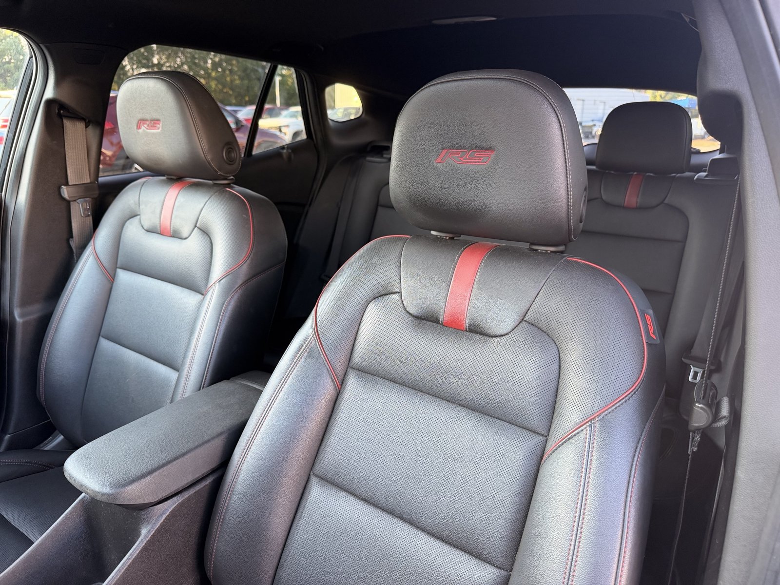 Used 2025 Chevrolet Trax RS w/ Sunroof Package FWD image 37