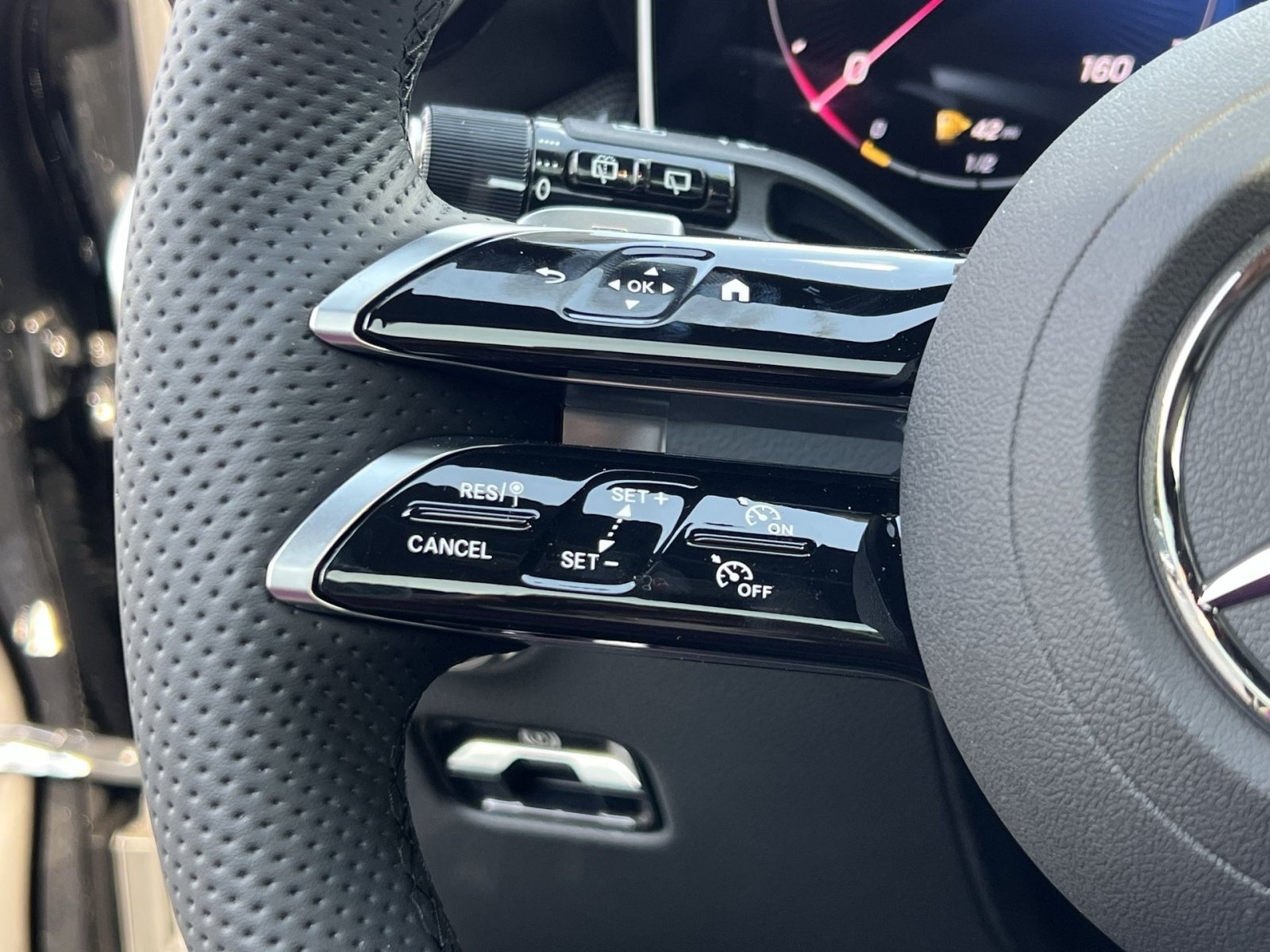New 2026 Mercedes-Benz GLC 300 4MATIC image 36