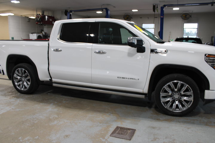 Used 2024 GMC Sierra 1500 Denali w/ Denali Reserve Package AWD/4WD image 10