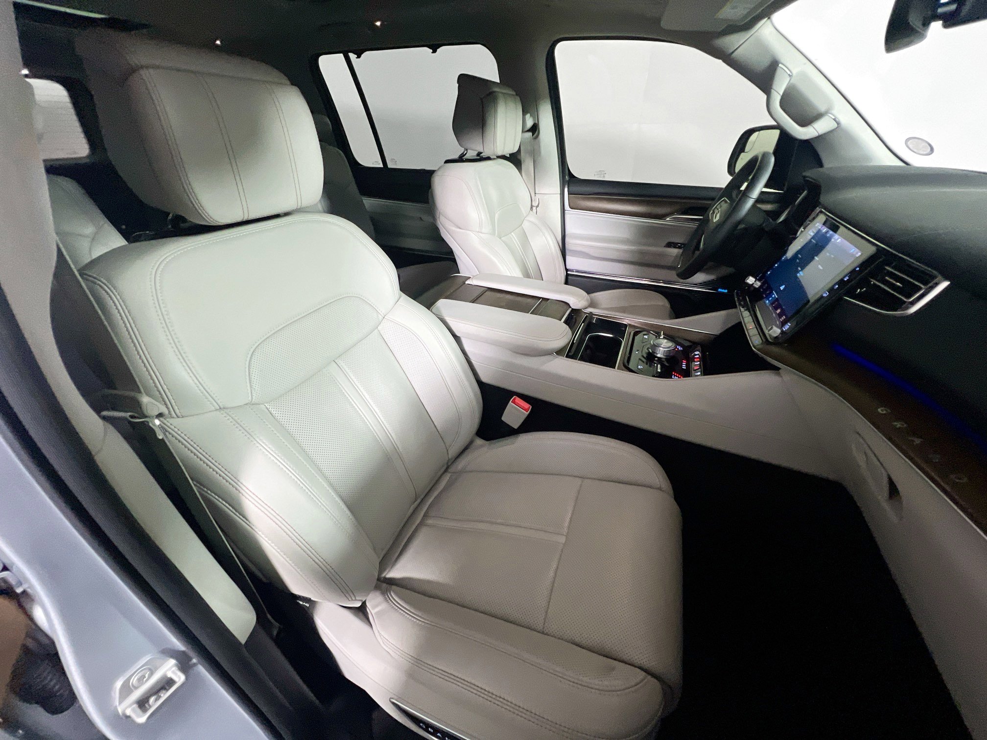 Used 2023 Jeep Grand Wagoneer 4WD image 29