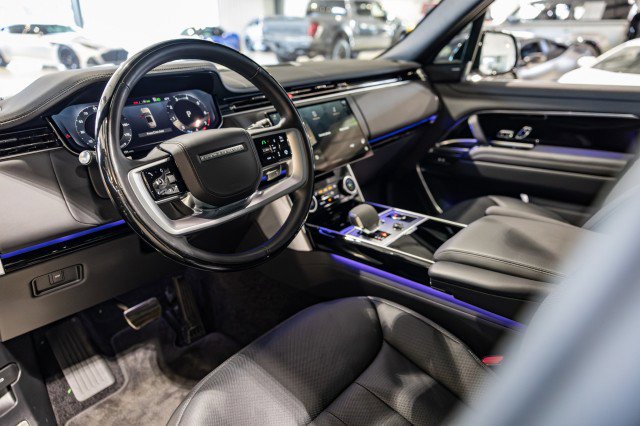 Used 2023 Land Rover Range Rover SE image 16