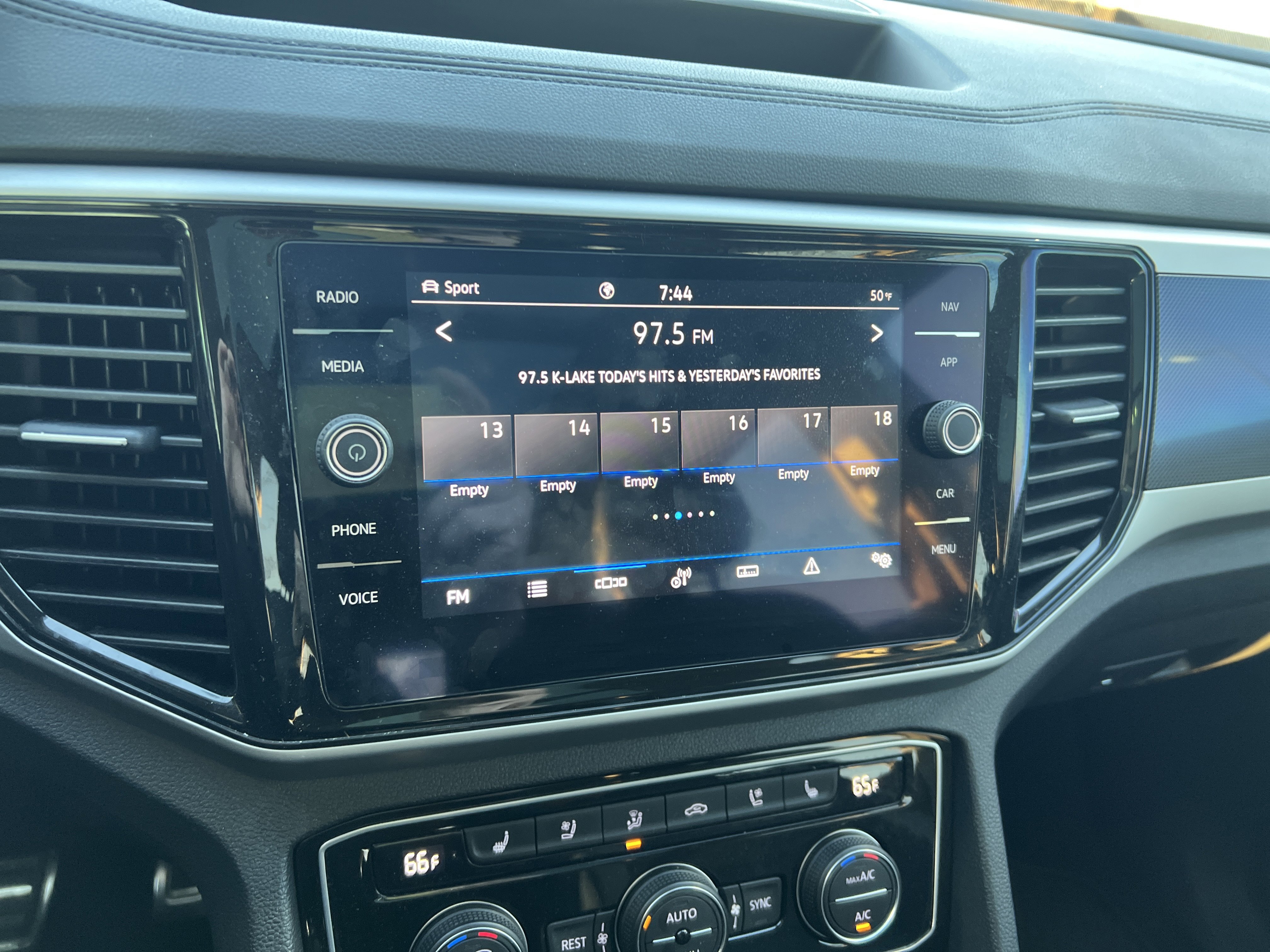 Used 2022 Volkswagen Atlas SEL Premium image 22