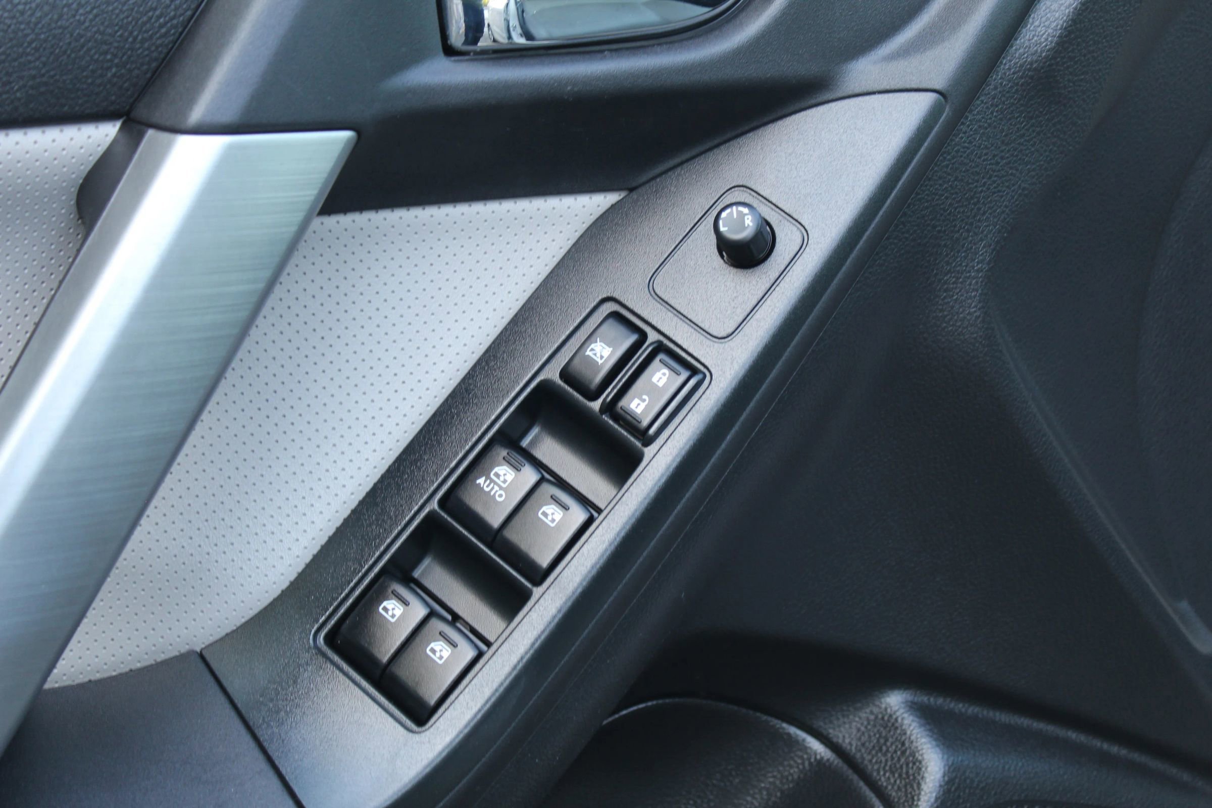 Used 2014 Subaru Forester 2.5i Limited image 22