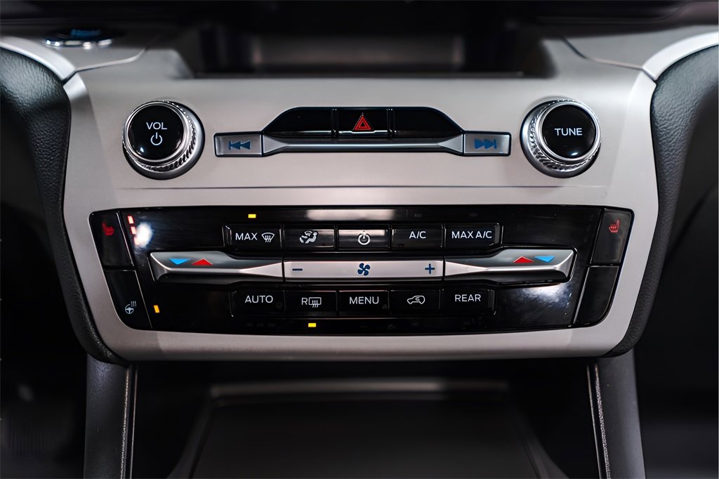 Used 2023 Ford Explorer XLT w/ Equipment Group 202A image 15