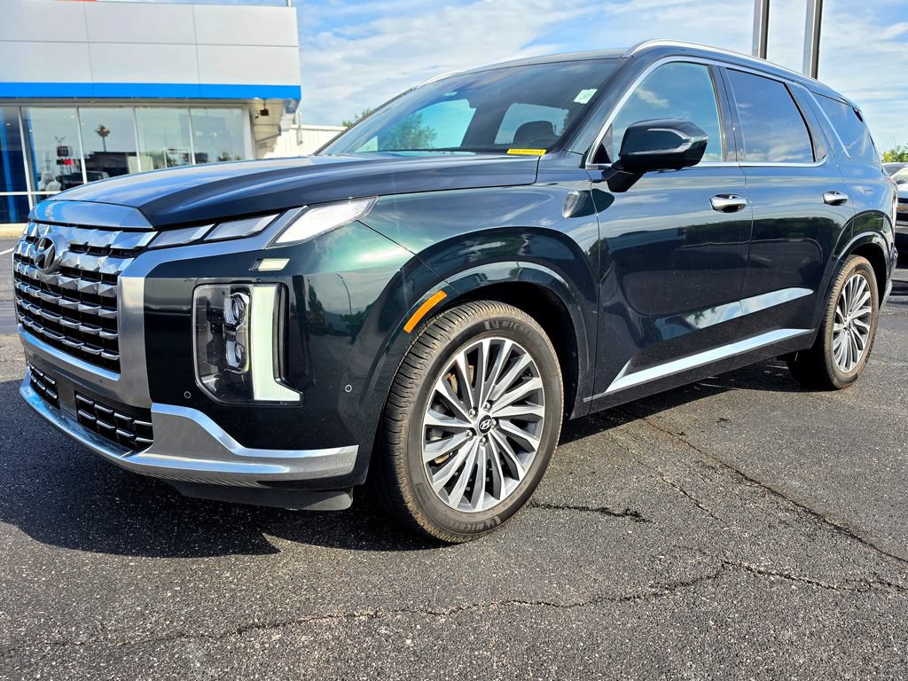 Used 2023 Hyundai Palisade Calligraphy w/ Cargo Package FWD image 2