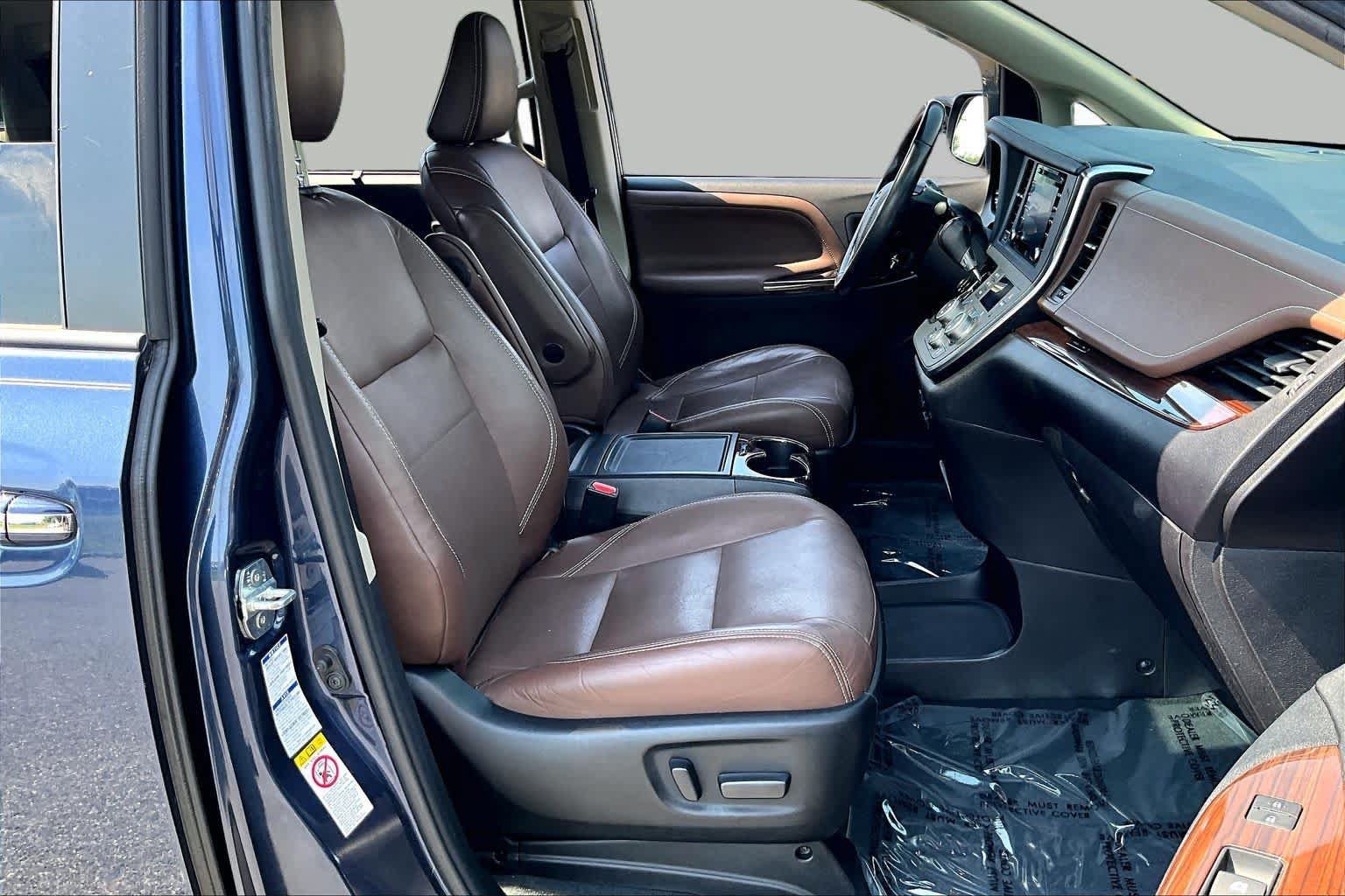 Used 2019 Toyota Sienna Limited Premium w/ Carpet Mat Package AWD/4WD image 9