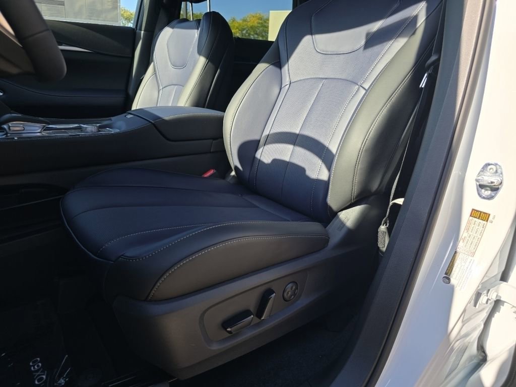 New 2026 INFINITI QX60 Sport w/ Dark Cargo Package image 26